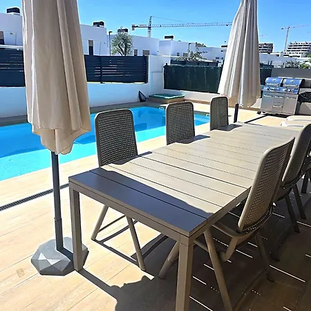 Modern 3br Wih Private Pool And Private Access Feriehus
