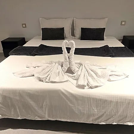Modern 3br Wih Private Pool And Private Access *