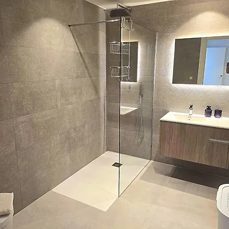 Modern 3br Wih Private Pool And Private Access *